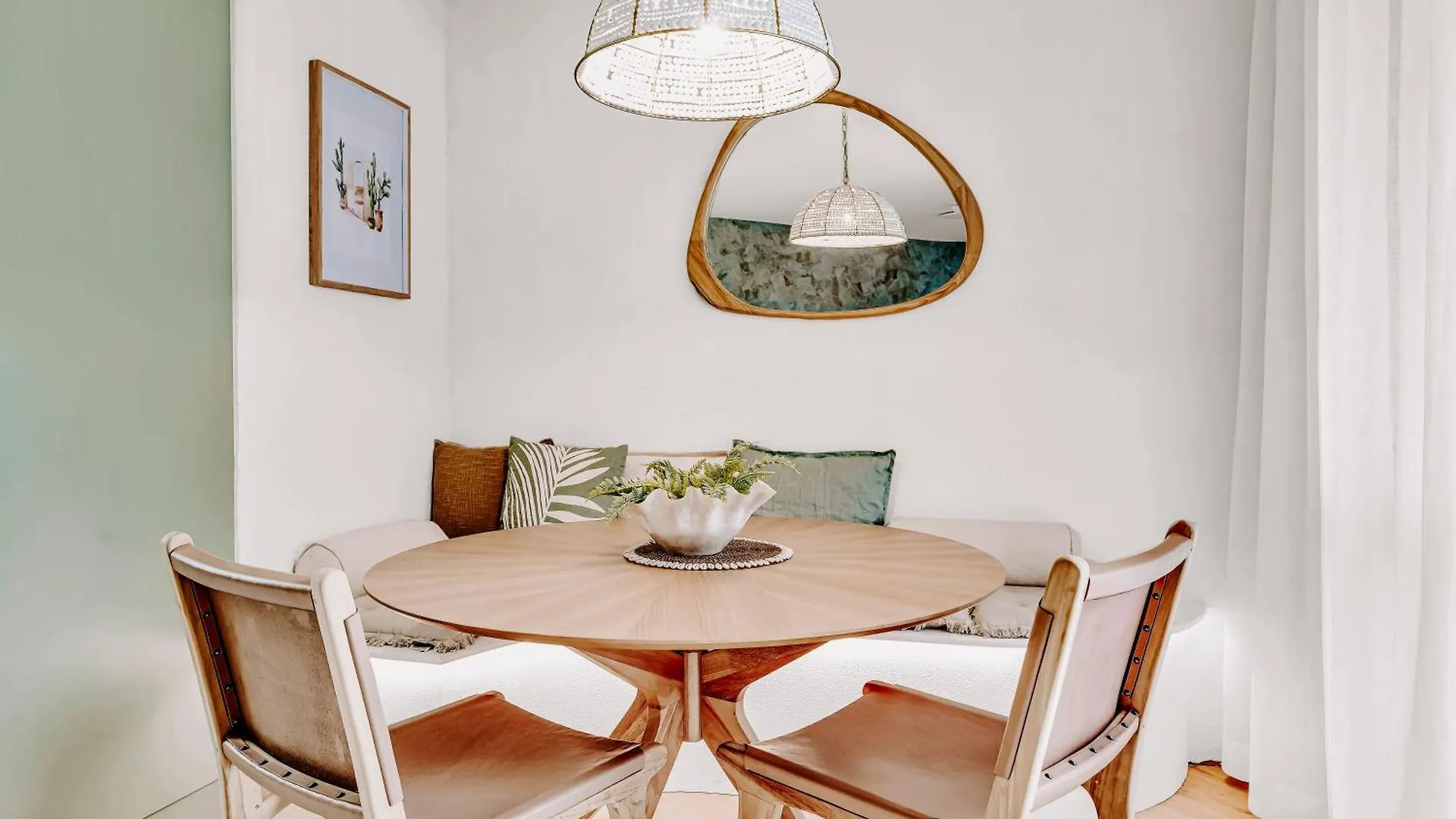 Beachfront Beauty Apartment Alexandra Headland