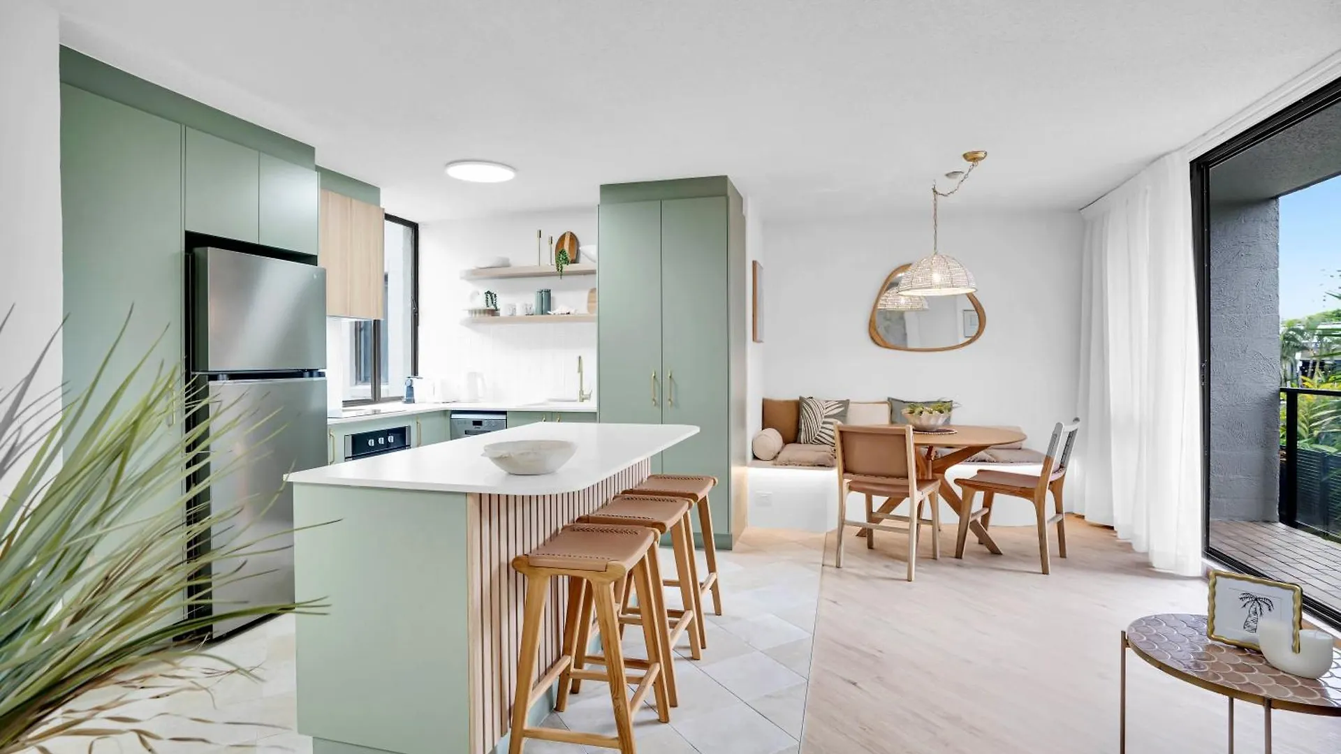 Beachfront Beauty Apartment Alexandra Headland