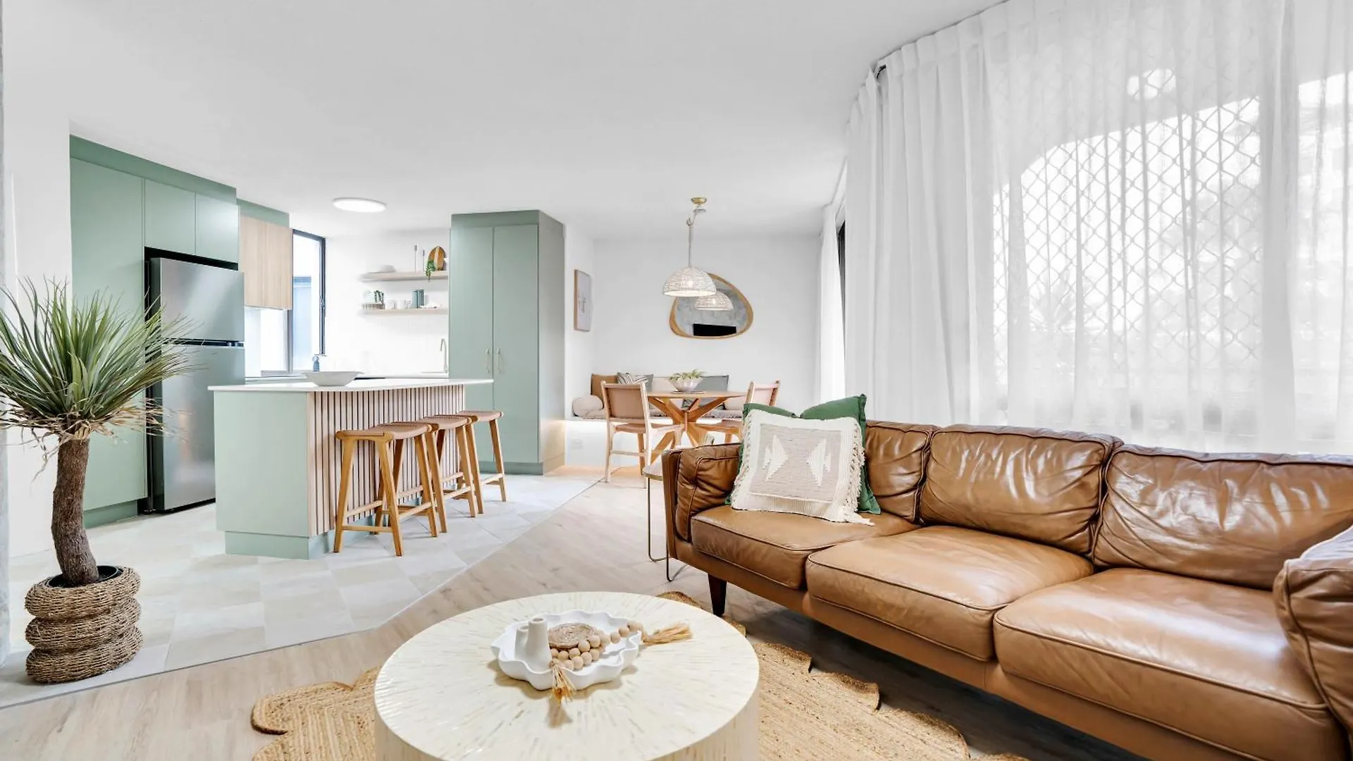 Beachfront Beauty Apartment Alexandra Headland