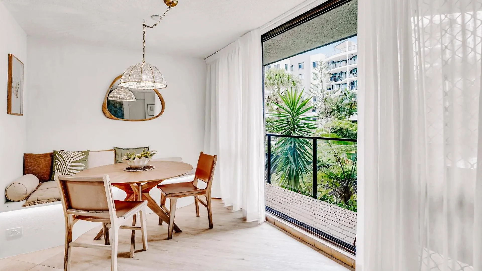 Beachfront Beauty Apartment Alexandra Headland