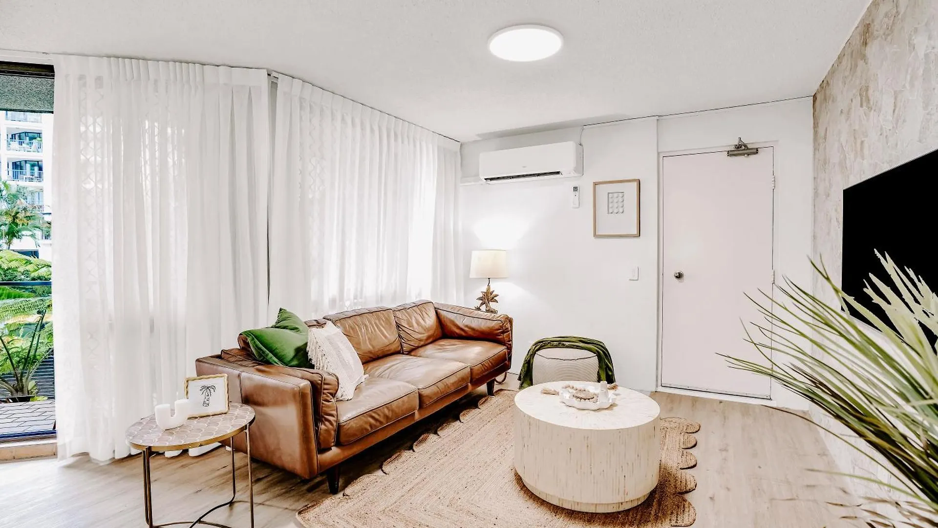 Beachfront Beauty Apartment Alexandra Headland